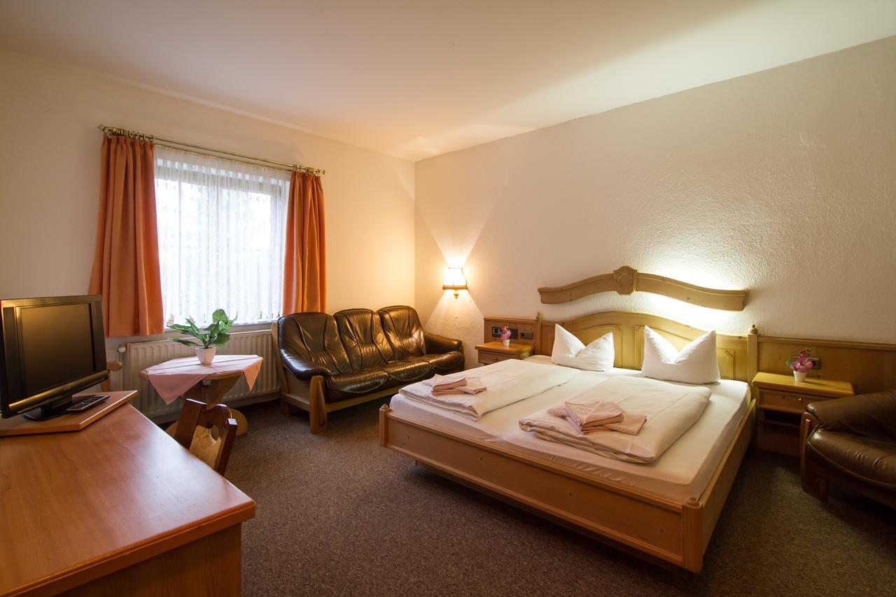 Hotel Groebern Am See Grobern Bagian luar foto